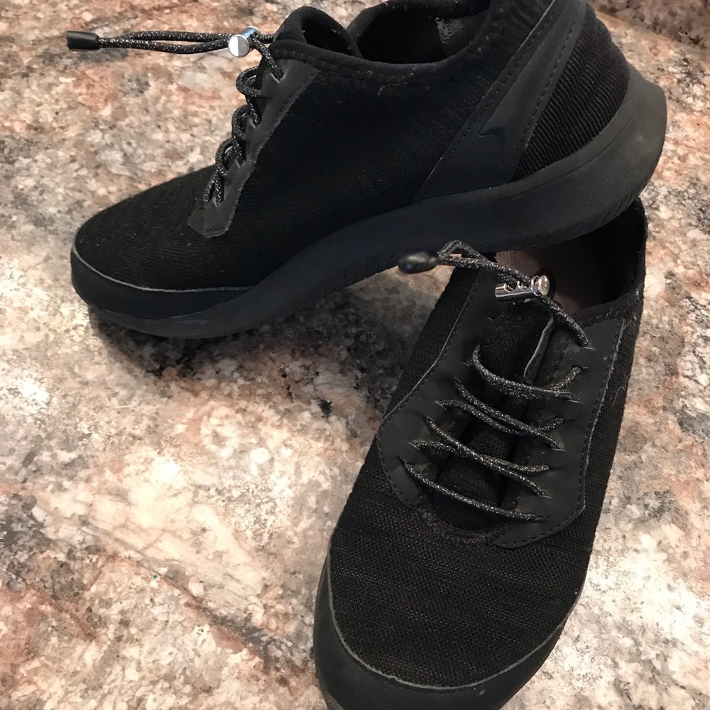 Women’s Dr. Schools’ Fly Black Pull-On Shoes, Size 8.5 M, Like New